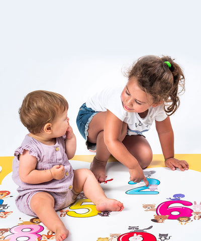 Tappeto gioco con bambini con animaletti